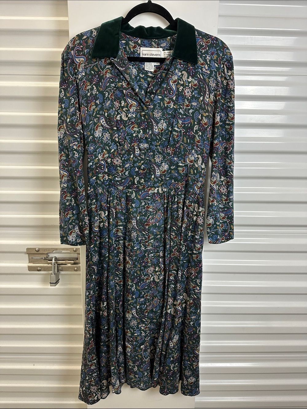 karināstevens Forest Green Paisley Long Sleeve Midi Dress with Velvet Collar